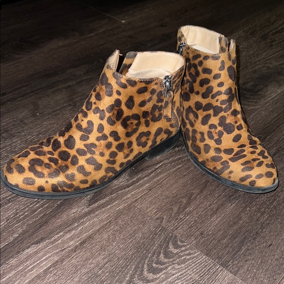 Time and Tru Leopard Print Ankle Booties - Picture 1 of 4